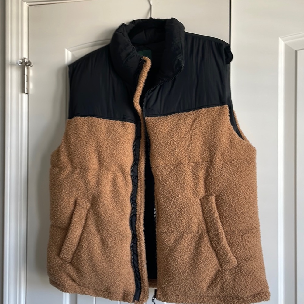 Wild Fable Puffer Vest, Size Medium, Black/Camel